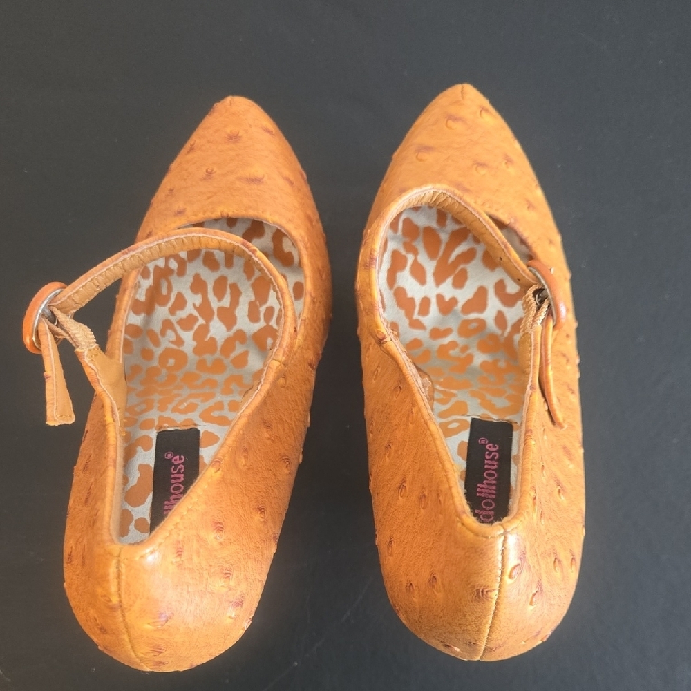 Dollhouse Tan Textured Heels - Picture 7 of 9